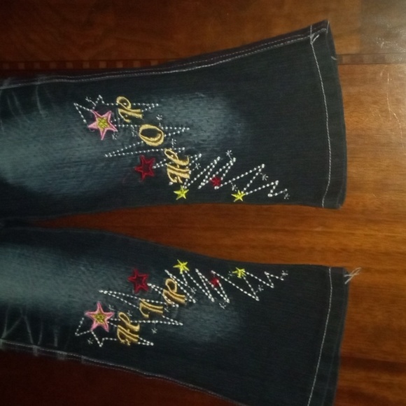 NWOT girl 6 jeans, embroidered design on legs - Picture 2 of 5